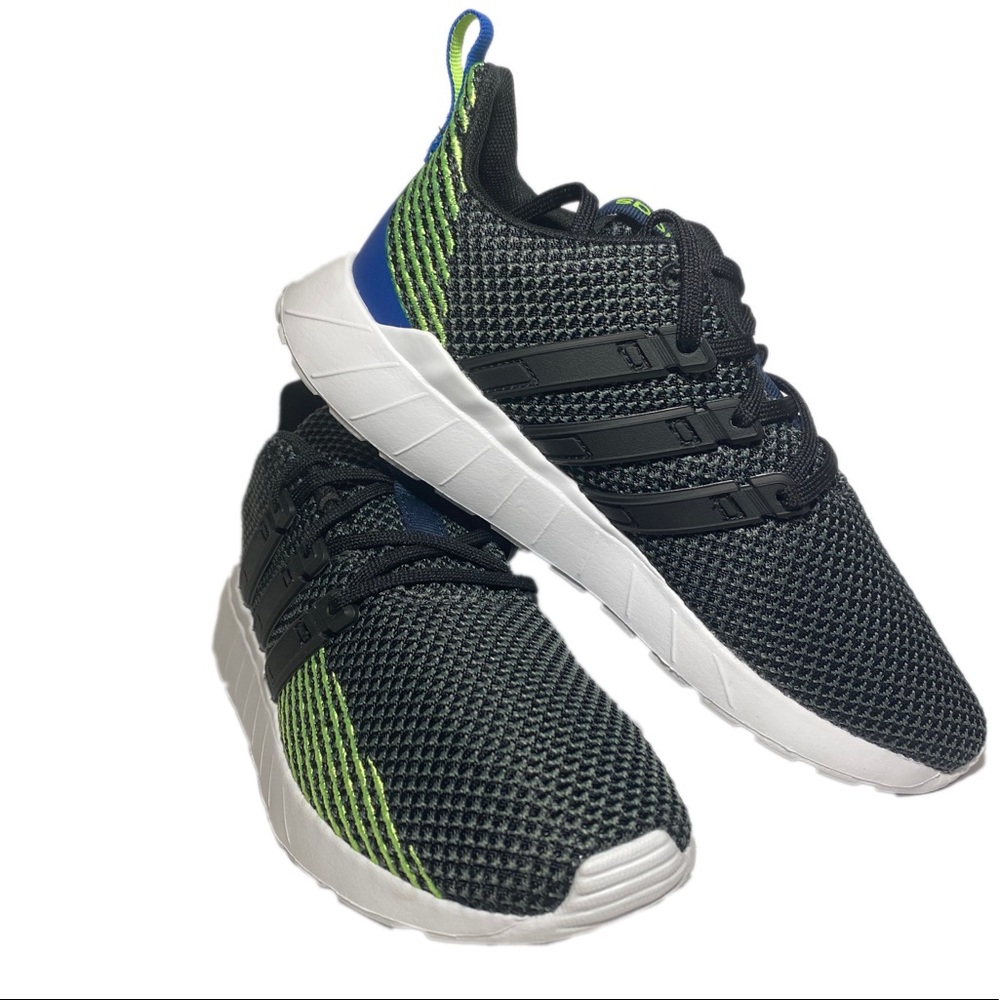 Adidas Questar Flow K Running Shoe NEW STILL IN BOX KIDS SIZE 2.5